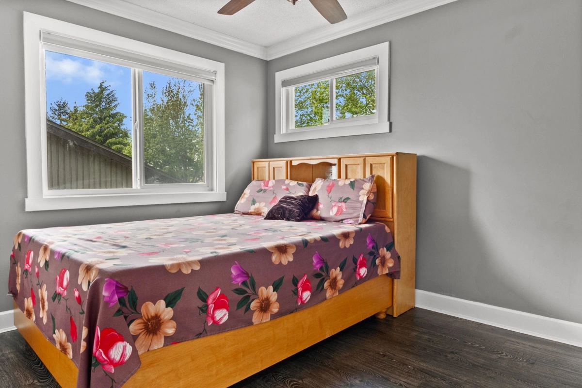 Laundry Room Photo of 15042 85a Avenue, Surrey, BC