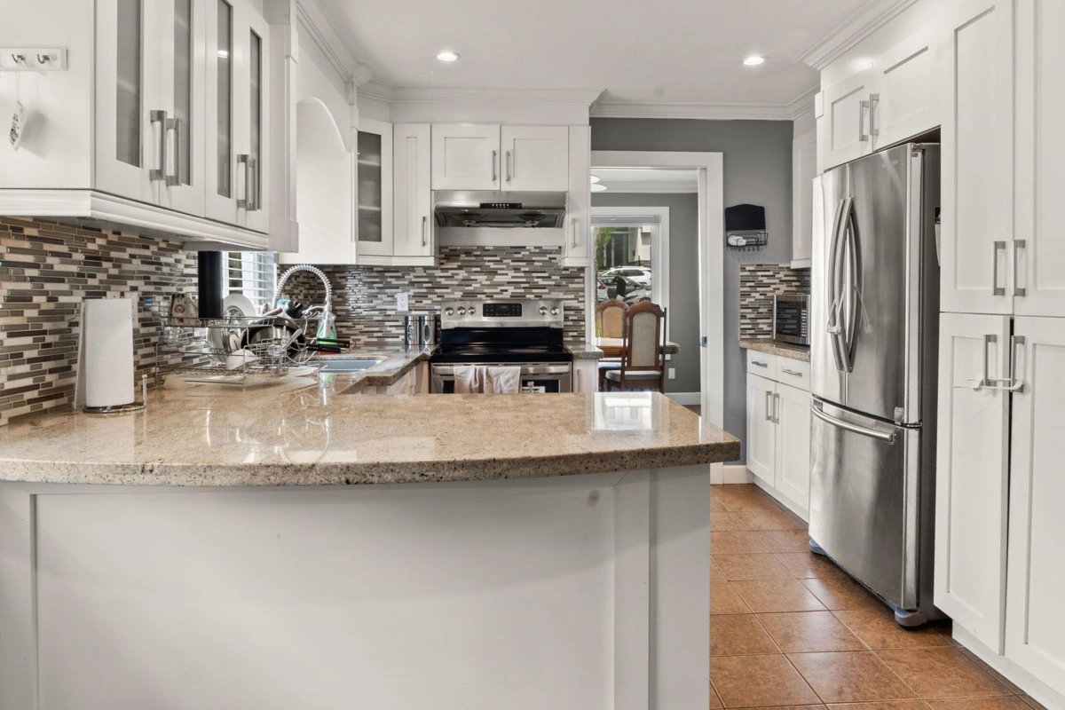 Primary Bathroom Photo of 15042 85a Avenue, Surrey, BC