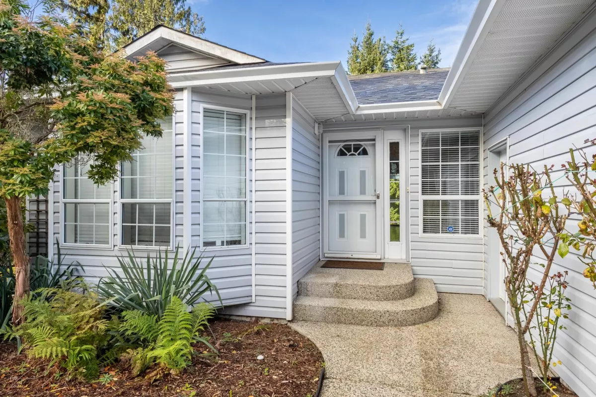Living Room Photo of 5309 Cedarview Place, Sechelt, BC