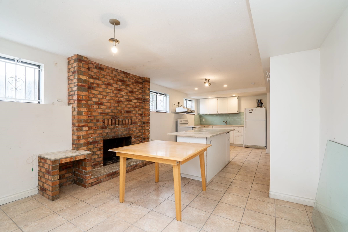 Hallway Photo of 11334 136 Street, Surrey, BC