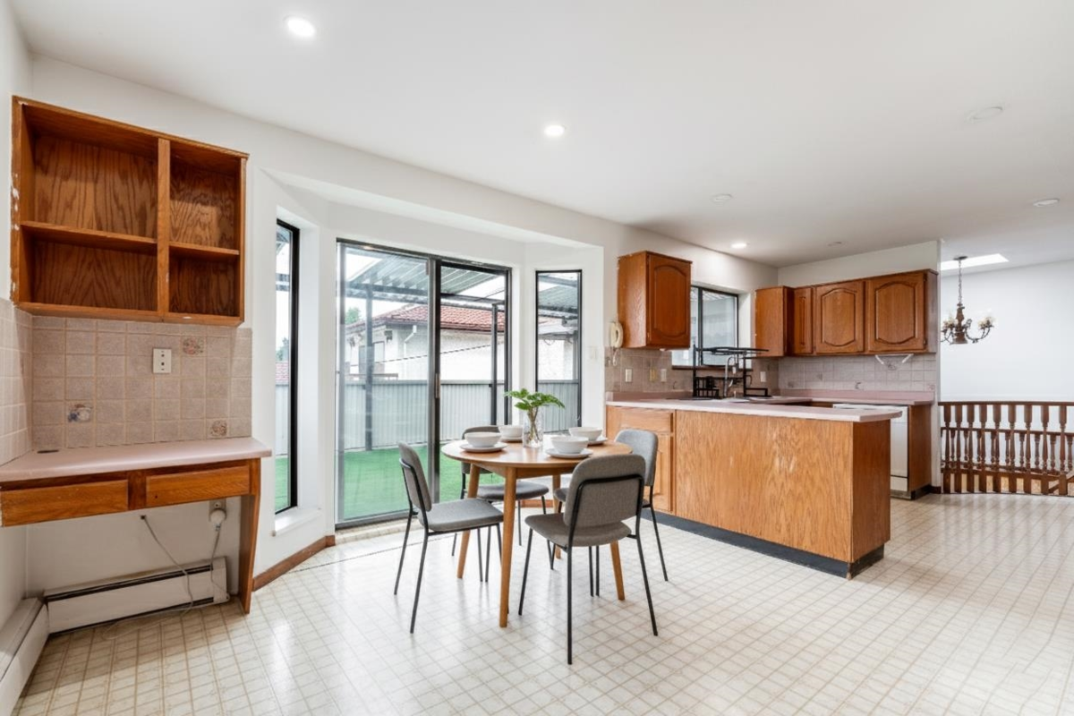 Kitchen Island Photo of 11334 136 Street, Surrey, BC