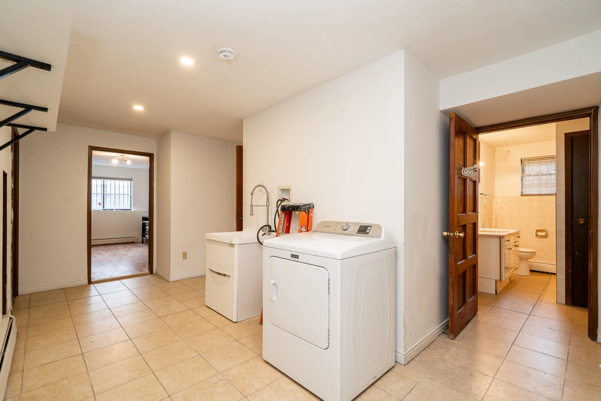 Laundry Room Photo of 11334 136 Street, Surrey, BC