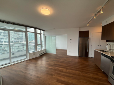 Kitchen Island Photo of 1412 13308 Central Avenue, Surrey, BC
