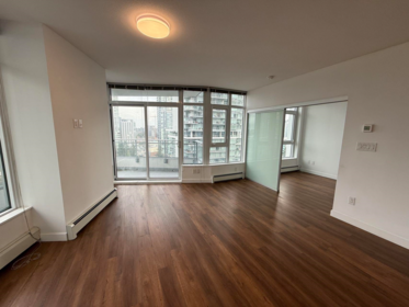 Kitchen Photo of 1412 13308 Central Avenue, Surrey, BC