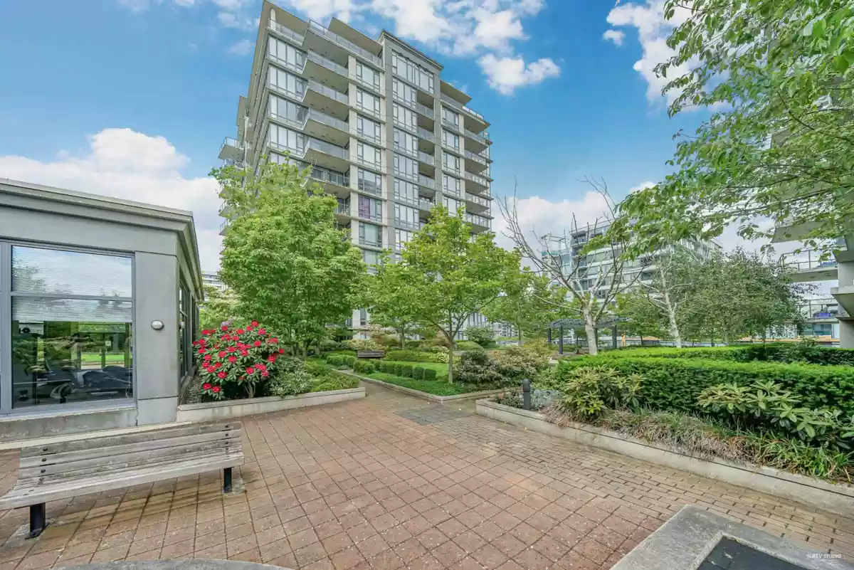 Front Yard Photo of 101 7362 Elmbridge Way, Richmond, BC