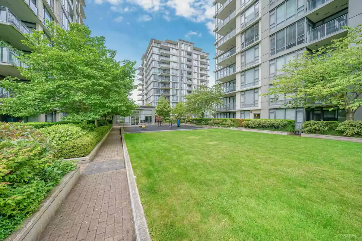 Swimming Pool Photo of 101 7362 Elmbridge Way, Richmond, BC
