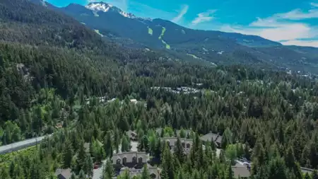 302 3050 Hillcrest Drive, Whistler, BC, Whistler — Townhouse for sale