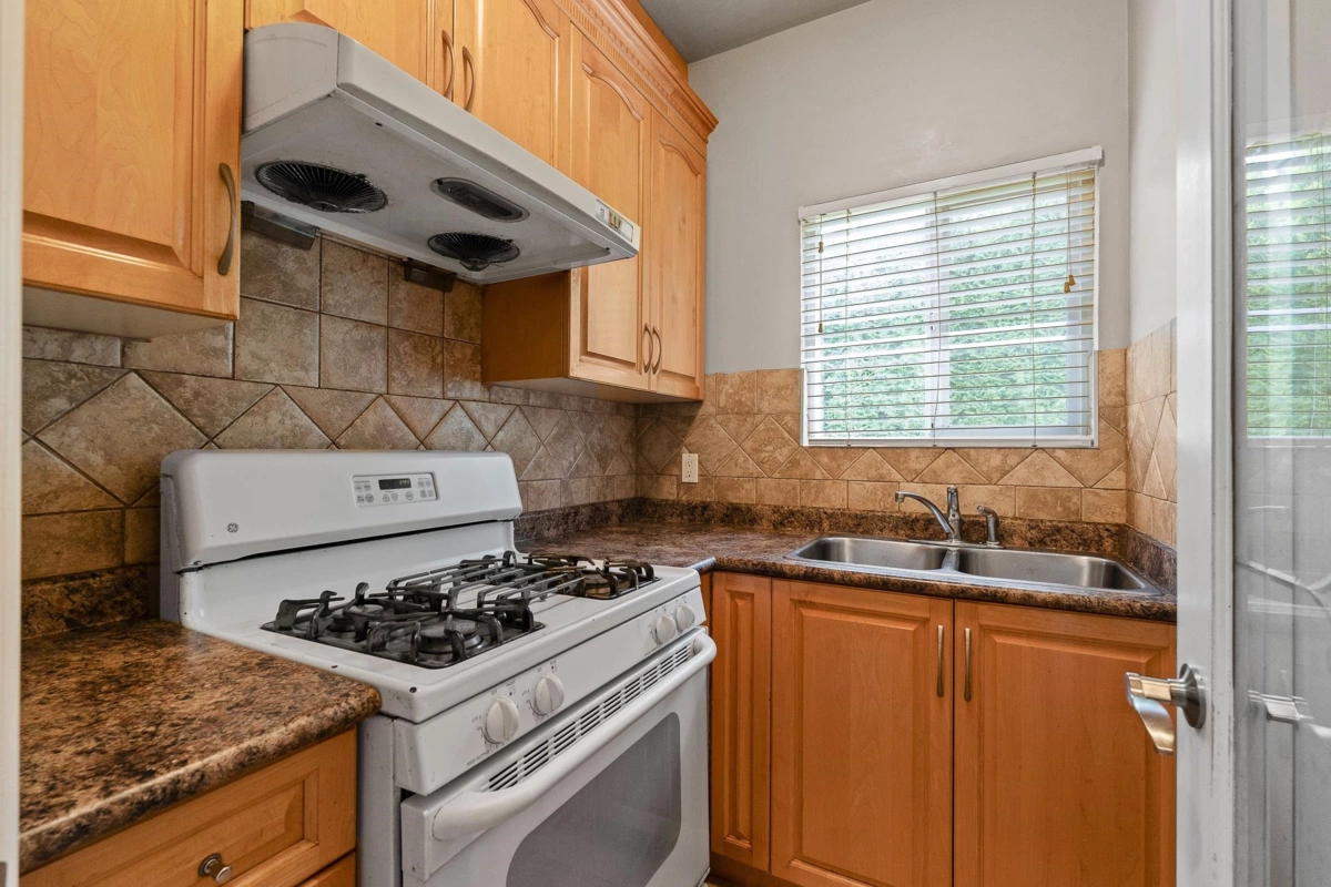 Guest Bathroom Photo of 11255 164 Street, Surrey, BC