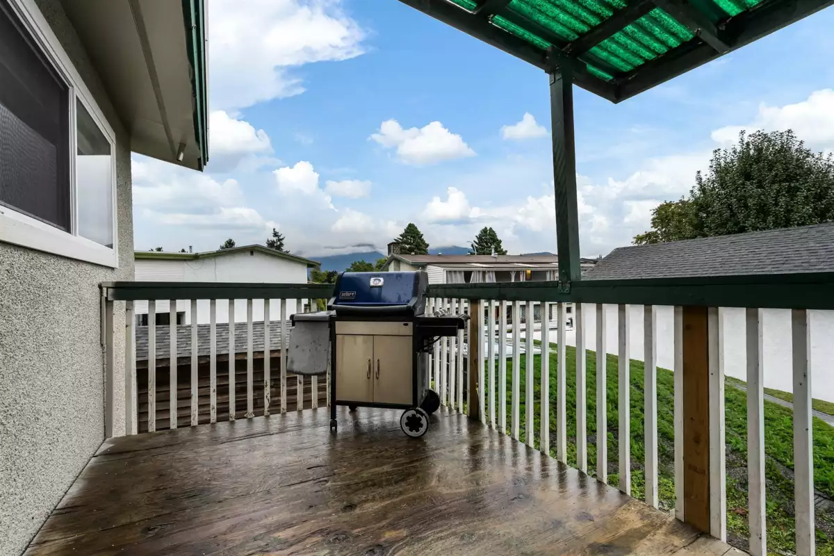 Backyard Photo of 9046 Broadway Street, Chilliwack, BC