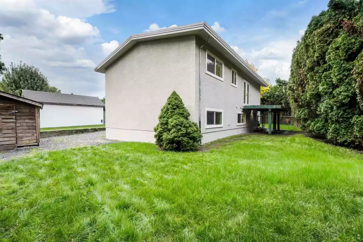 Front Yard Photo of 9046 Broadway Street, Chilliwack, BC