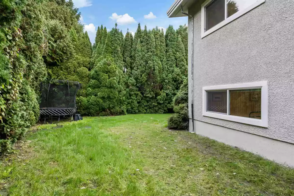 Garden / Landscaping Photo of 9046 Broadway Street, Chilliwack, BC