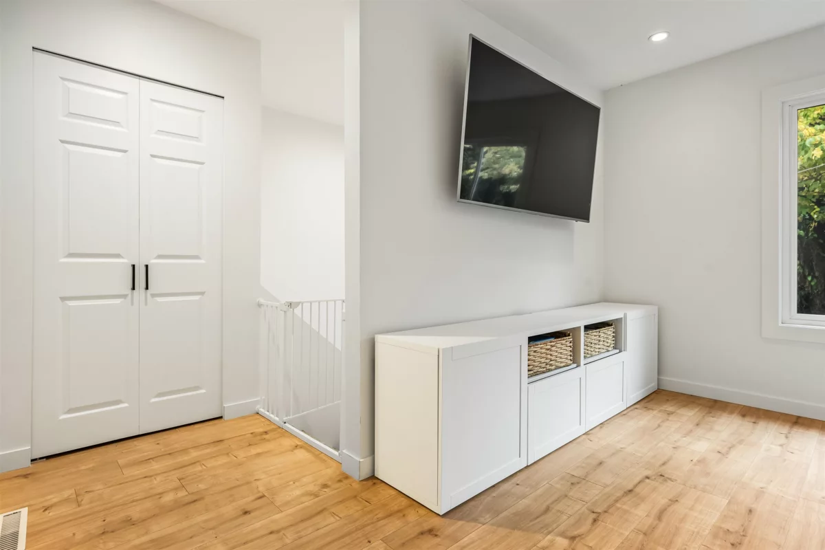 Kitchen Island Photo of 9046 Broadway Street, Chilliwack, BC