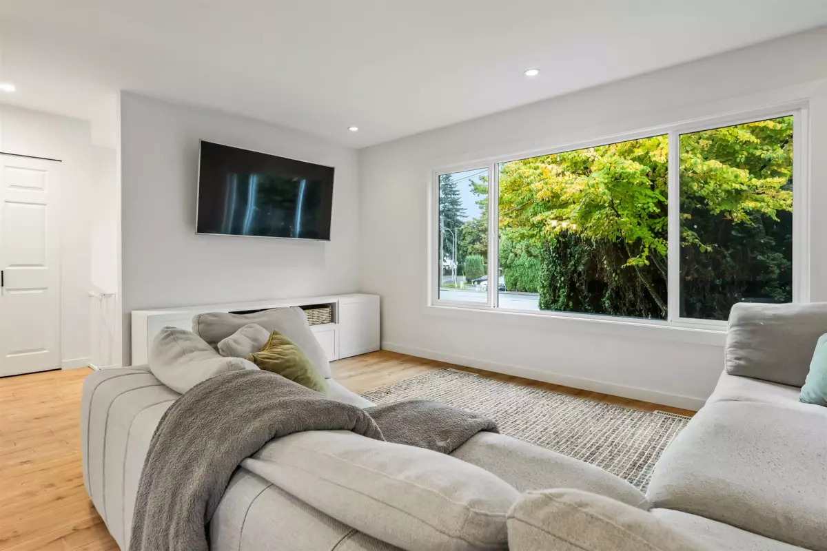 Living Room Photo of 9046 Broadway Street, Chilliwack, BC