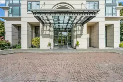 2302 6837 Station Hill Drive, Burnaby, BC, Burnaby — Apartment/Condo for sale