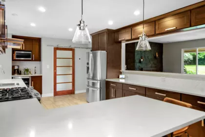 Kitchen Island Photo of 28280 Myrtle Avenue, Abbotsford, BC