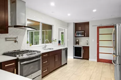 Kitchen Photo of 28280 Myrtle Avenue, Abbotsford, BC