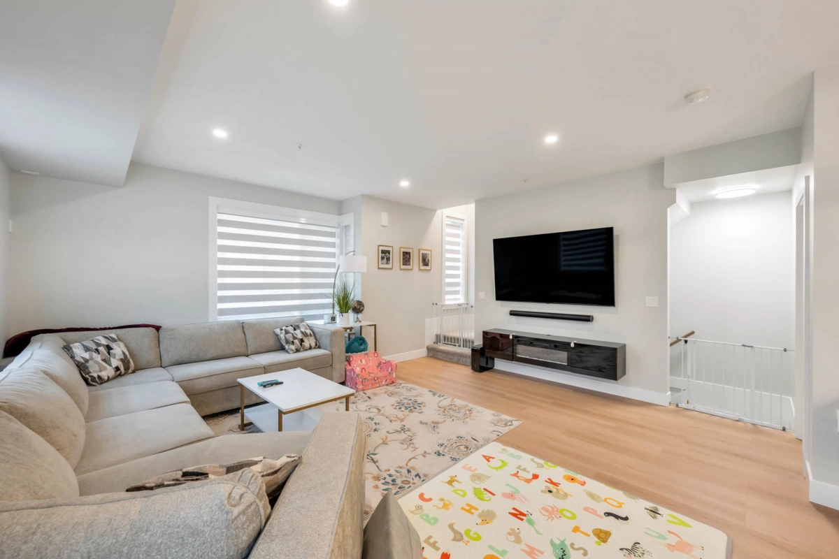Dining Area Photo of 9 19749 55 Avenue, Langley, BC