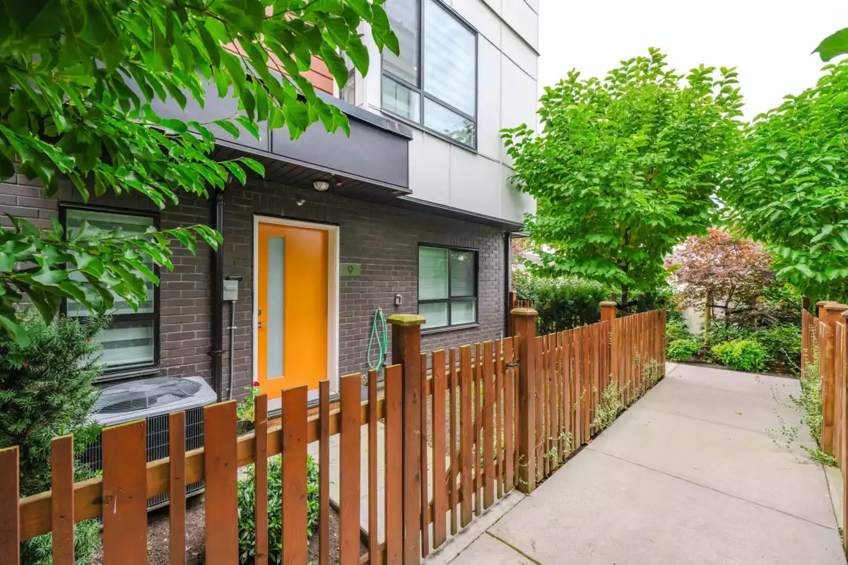 Exterior Front Photo of 9 19749 55 Avenue, Langley, BC