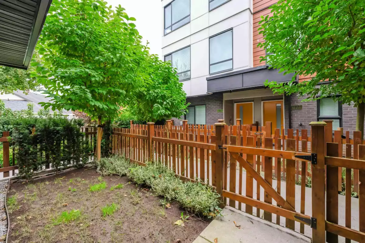 Family Room Photo of 9 19749 55 Avenue, Langley, BC