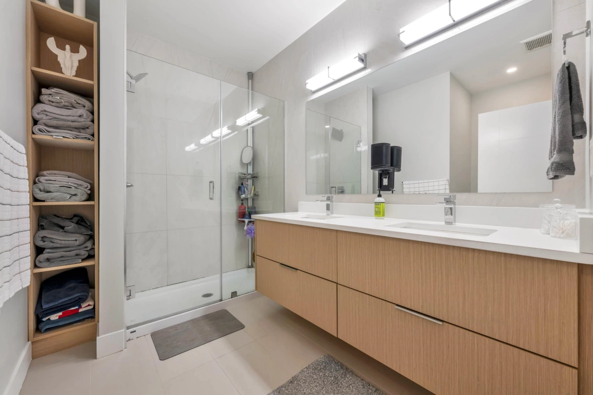 Hallway Photo of 9 19749 55 Avenue, Langley, BC