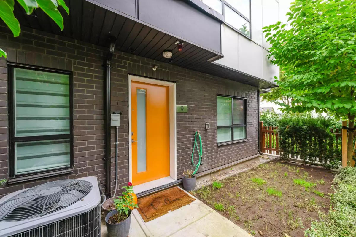 Living Room Photo of 9 19749 55 Avenue, Langley, BC