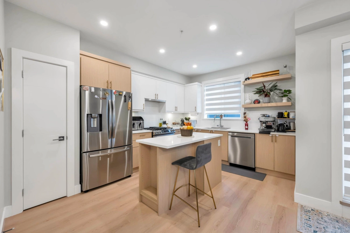 Walk-In Closet Photo of 9 19749 55 Avenue, Langley, BC