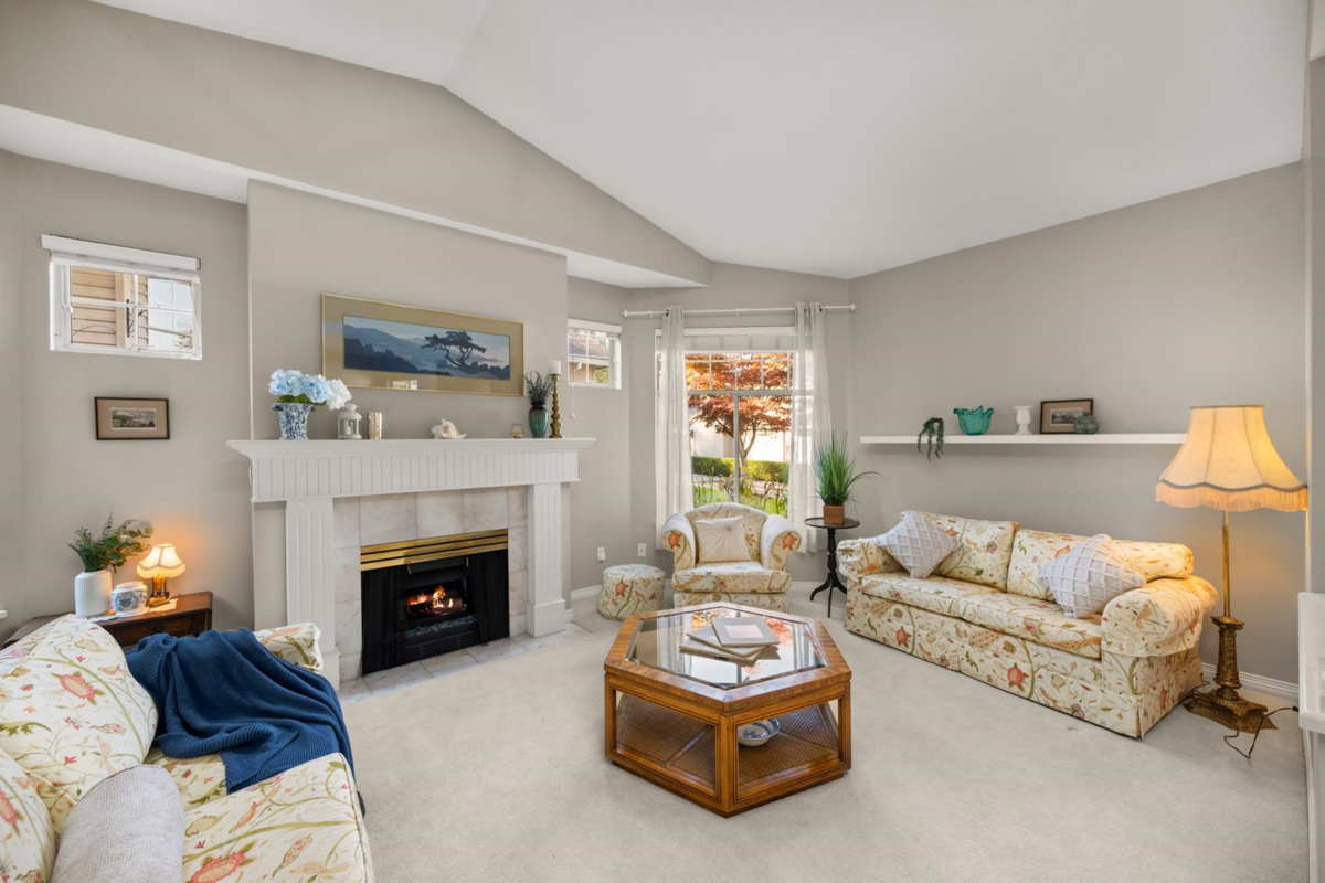 Breakfast Nook Photo of 72 2533 152 Street, Surrey, BC