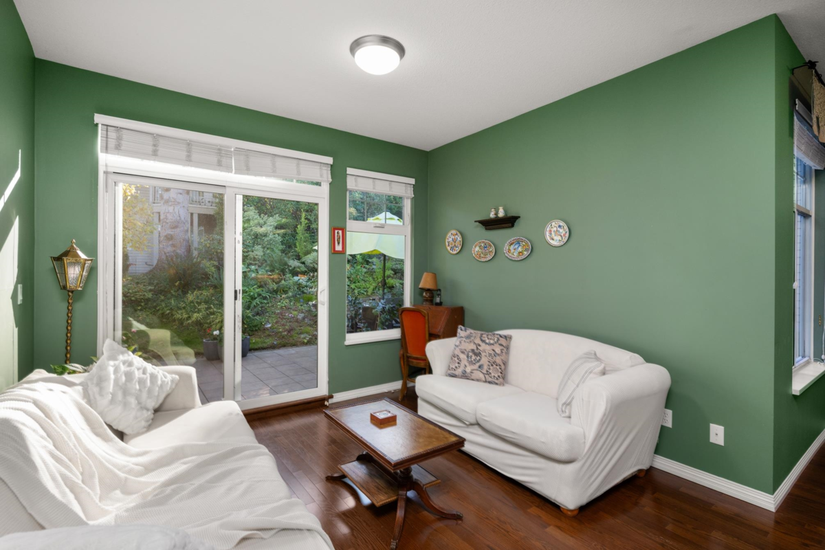 Dining Area Photo of 72 2533 152 Street, Surrey, BC