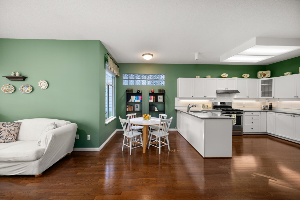Kitchen Photo of 72 2533 152 Street, Surrey, BC