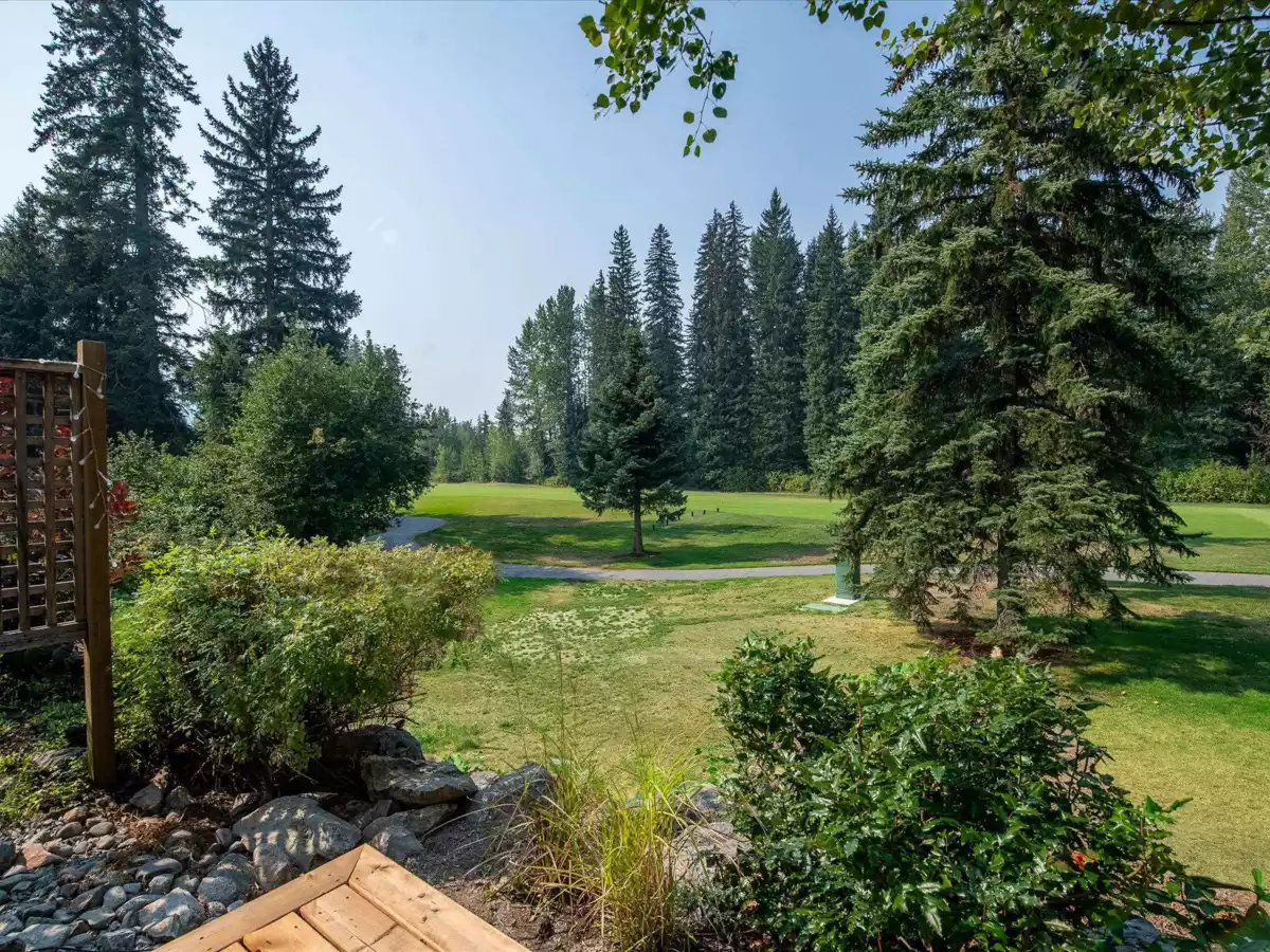 Kitchen Island Photo of 8107 Muirfield Crescent, Whistler, BC