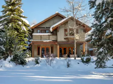 8107 Muirfield Crescent, Whistler, BC, Whistler — Single Family Residence for sale