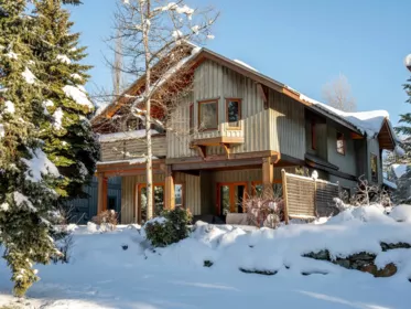 8107 Muirfield Crescent, Whistler, BC, Whistler — Single Family Residence for sale