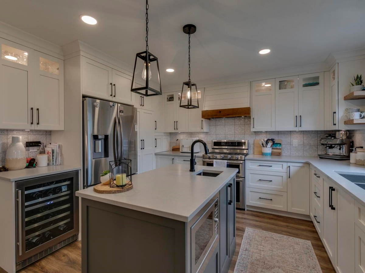 Guest Bathroom Photo of 8060 Melburn Drive, Mission, BC