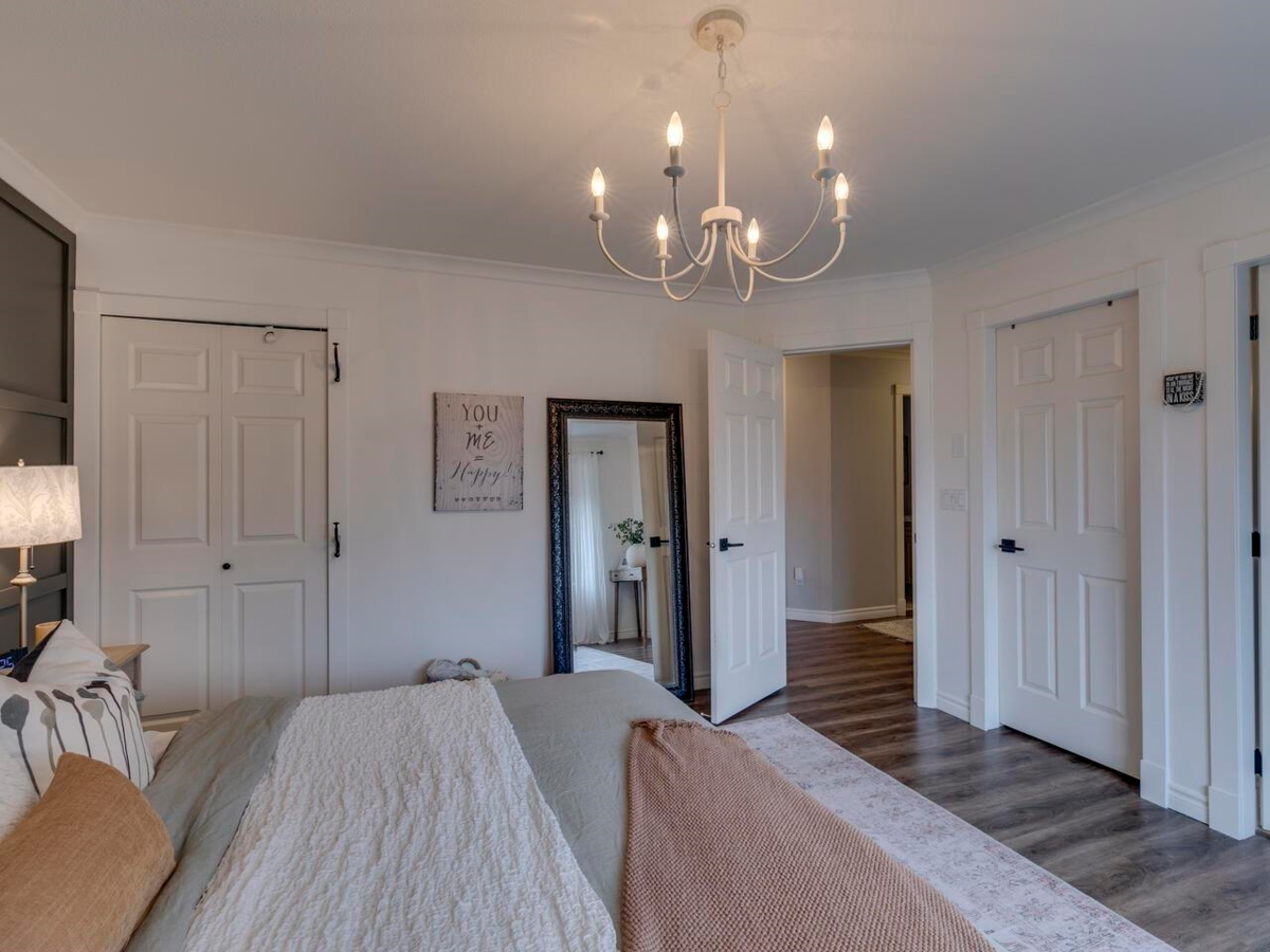 Hallway Photo of 8060 Melburn Drive, Mission, BC