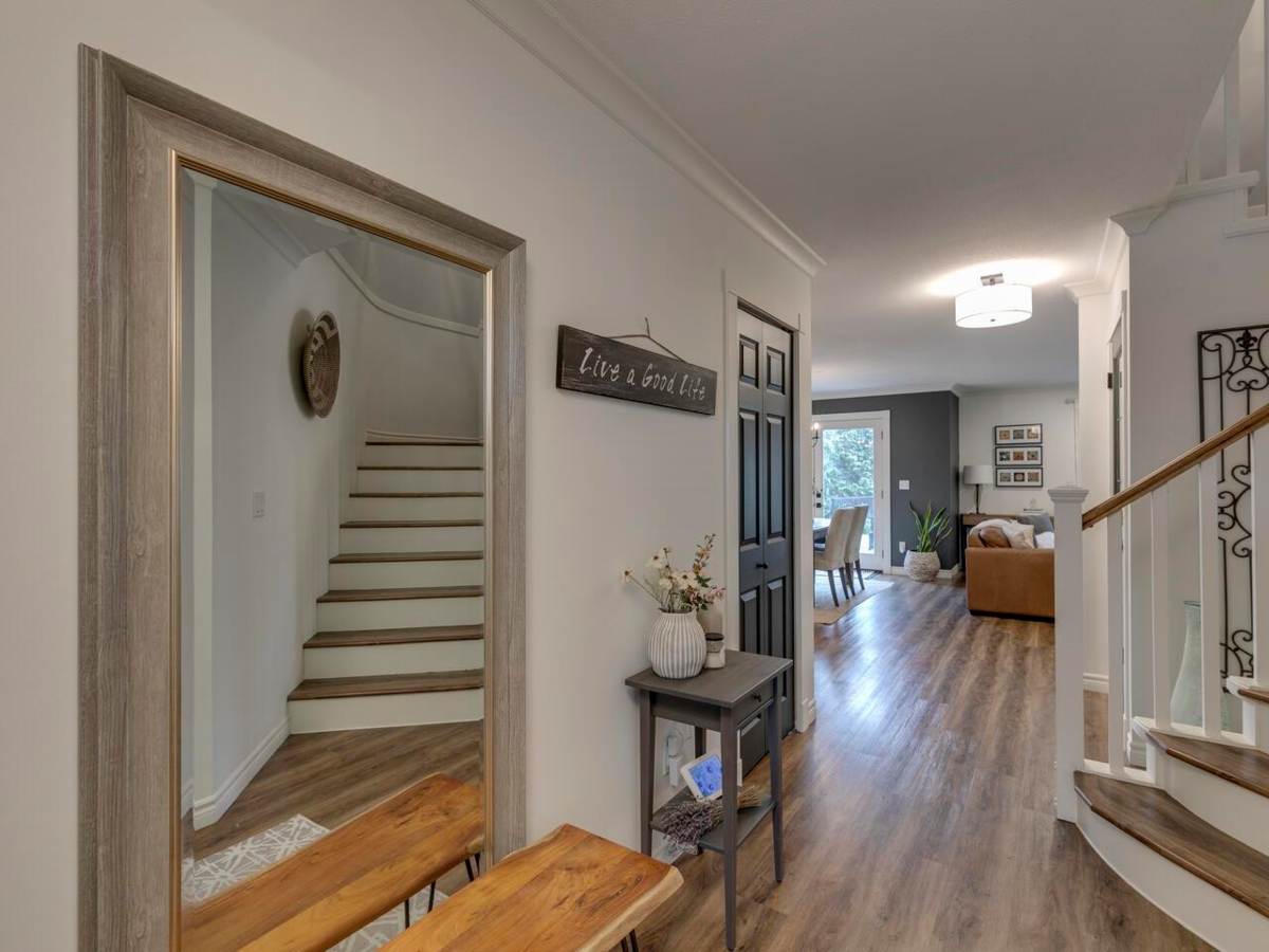 Kitchen Photo of 8060 Melburn Drive, Mission, BC