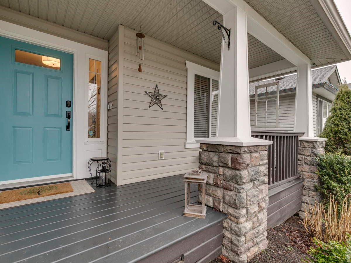 Living Room Photo of 8060 Melburn Drive, Mission, BC