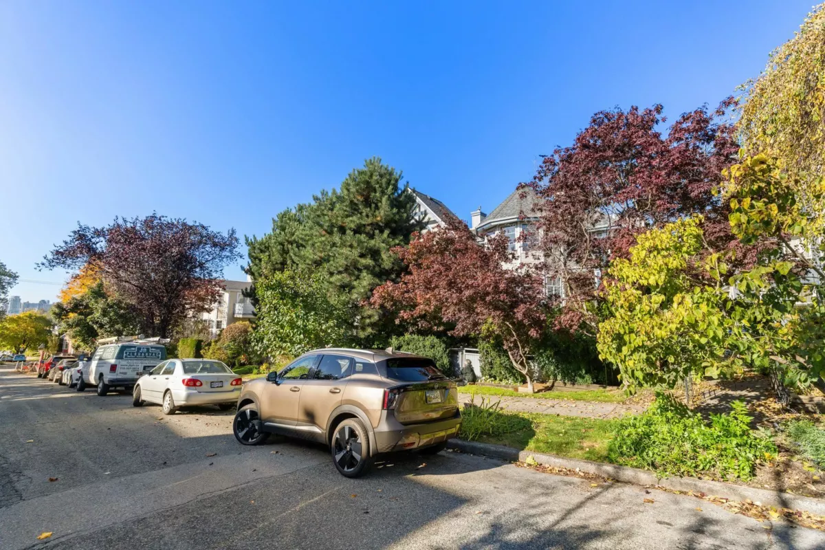 Hallway Photo of 202 1537 Charles Street, Vancouver, BC