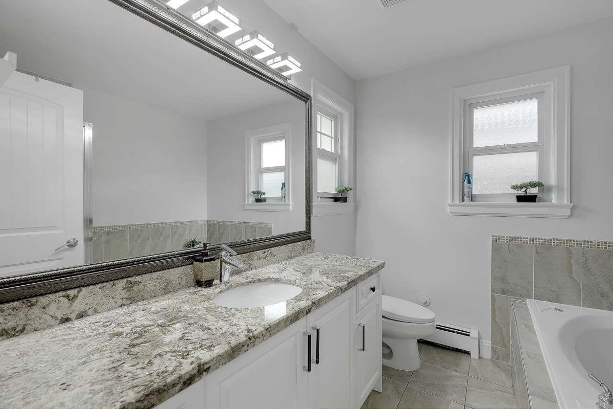 Hallway Photo of 14163 62 Avenue, Surrey, BC