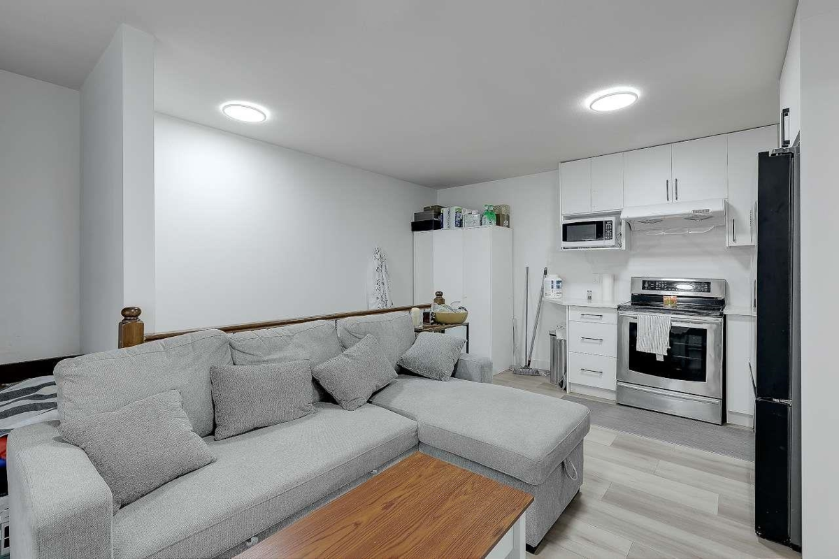 Hot Tub / Spa Photo of 14163 62 Avenue, Surrey, BC