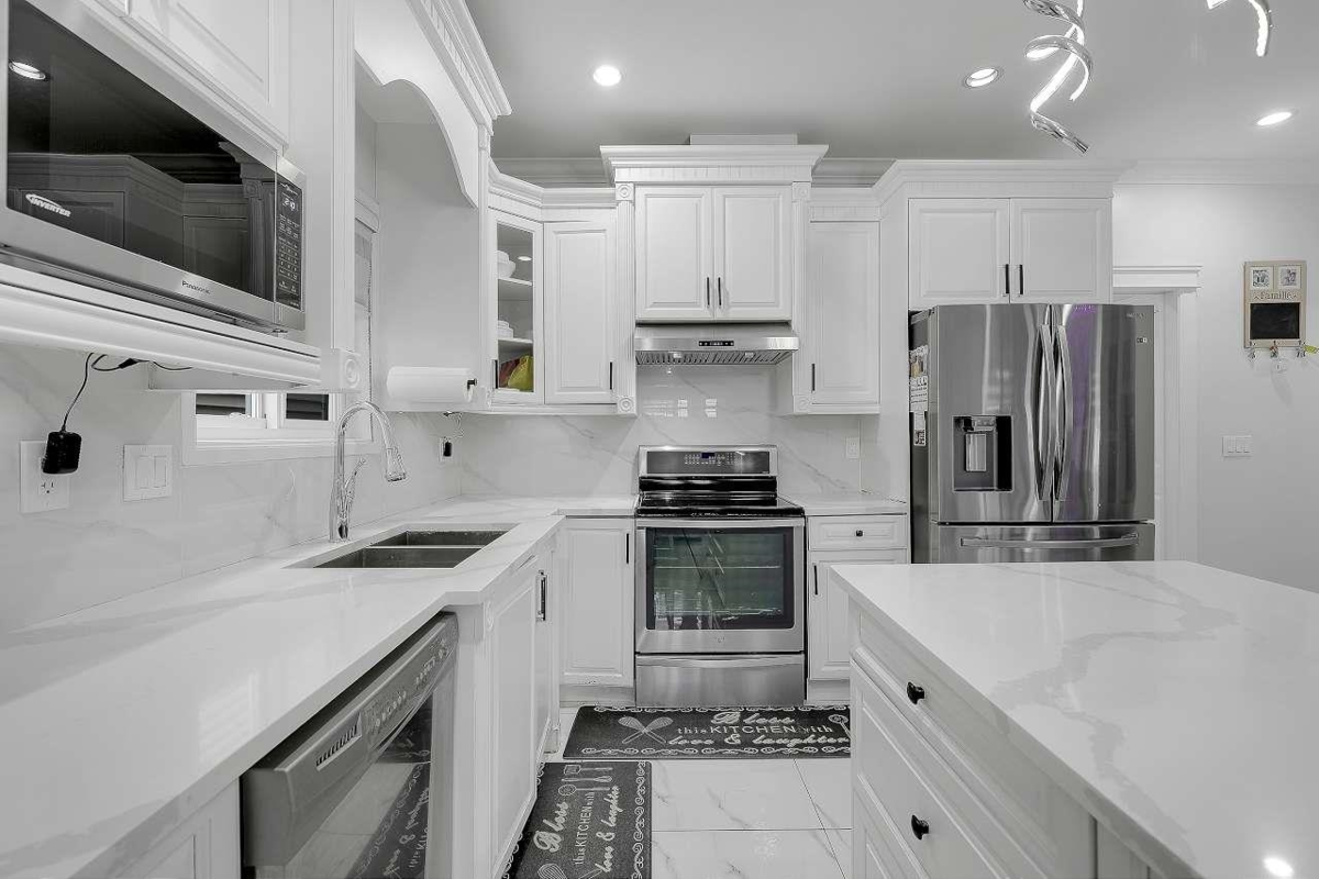 Kitchen Photo of 14163 62 Avenue, Surrey, BC