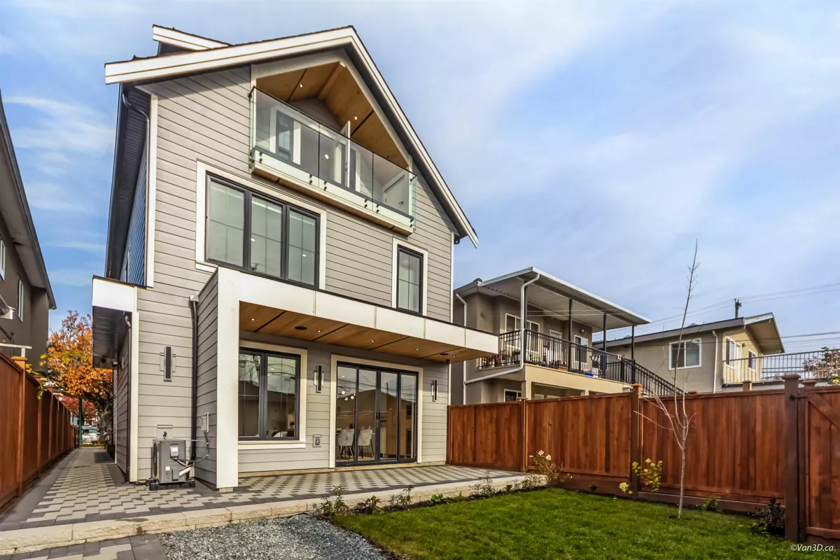 Hallway Photo of 2 150 E 51 Avenue, Vancouver, BC