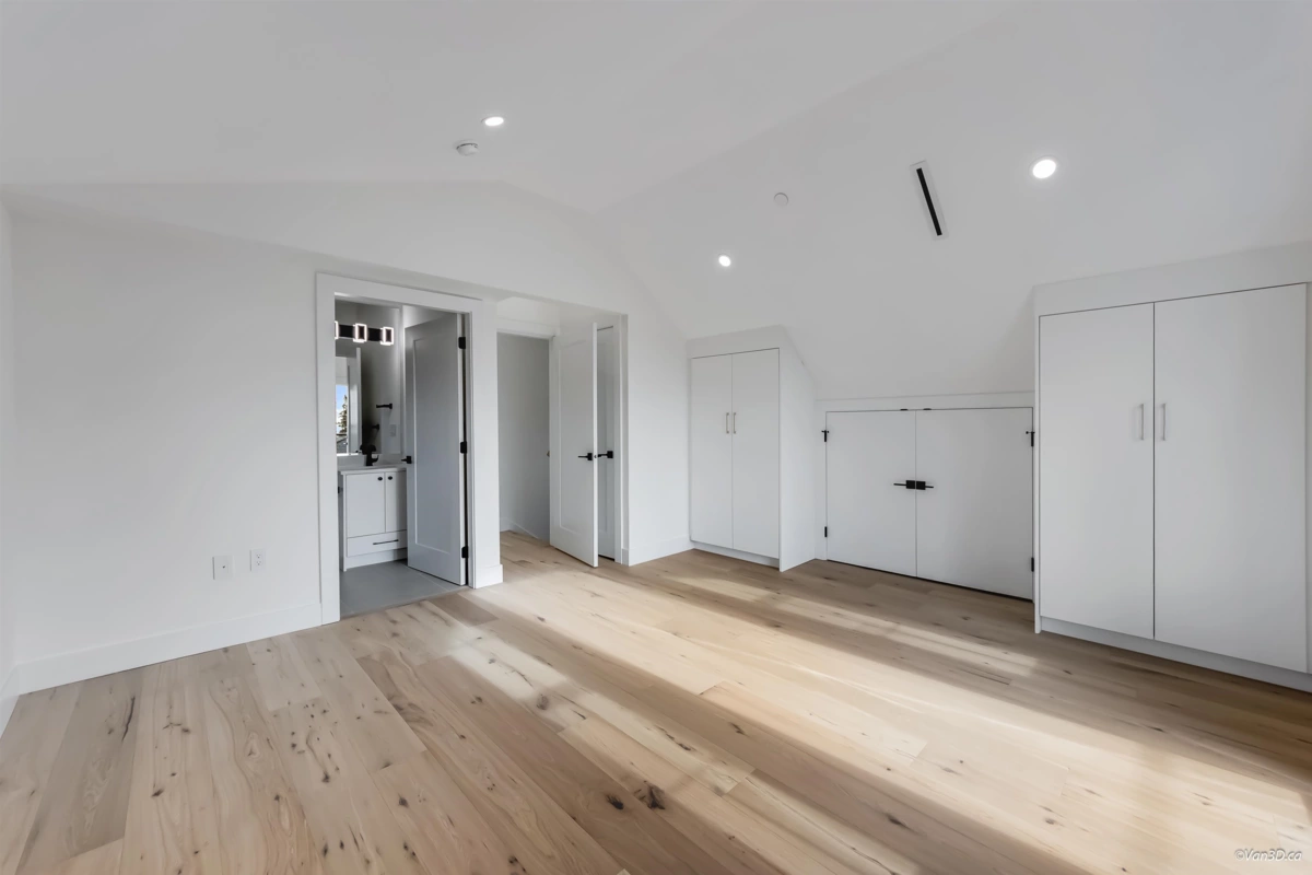 Laundry Room Photo of 2 150 E 51 Avenue, Vancouver, BC