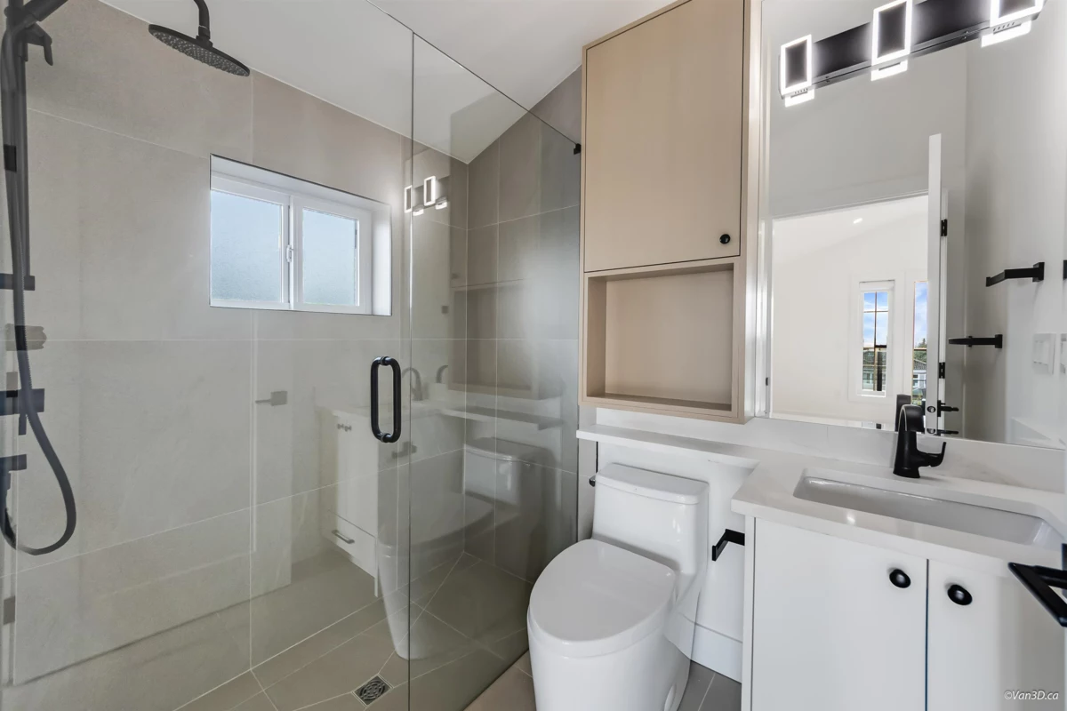 Loft / Bonus Room Photo of 2 150 E 51 Avenue, Vancouver, BC