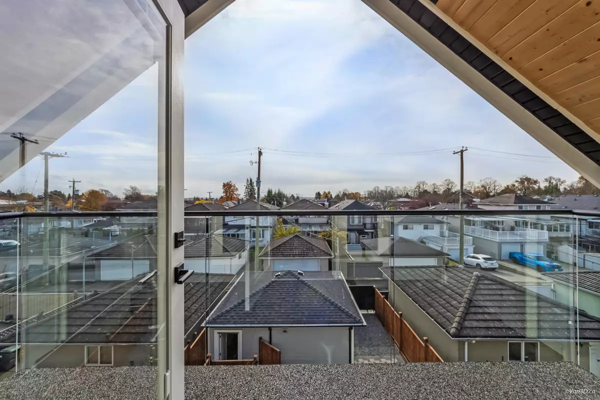Mudroom Photo of 2 150 E 51 Avenue, Vancouver, BC