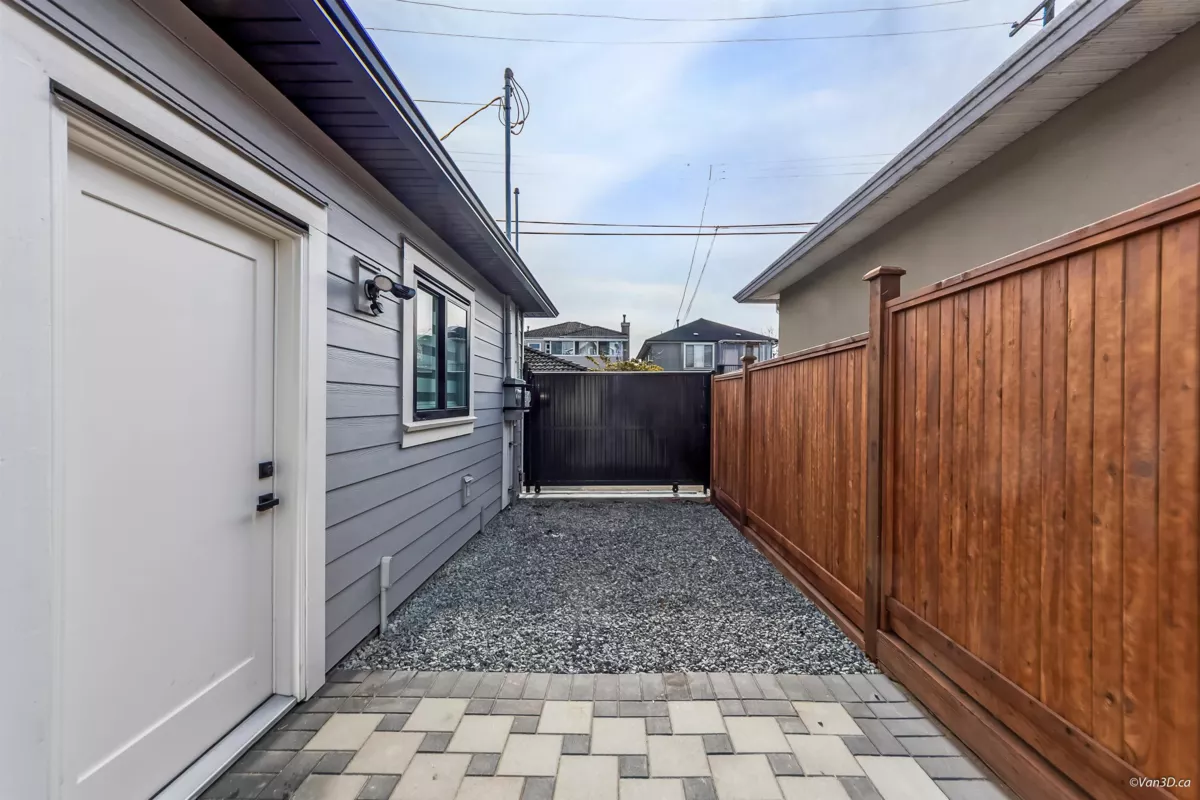 Outdoor Deck Photo of 2 150 E 51 Avenue, Vancouver, BC