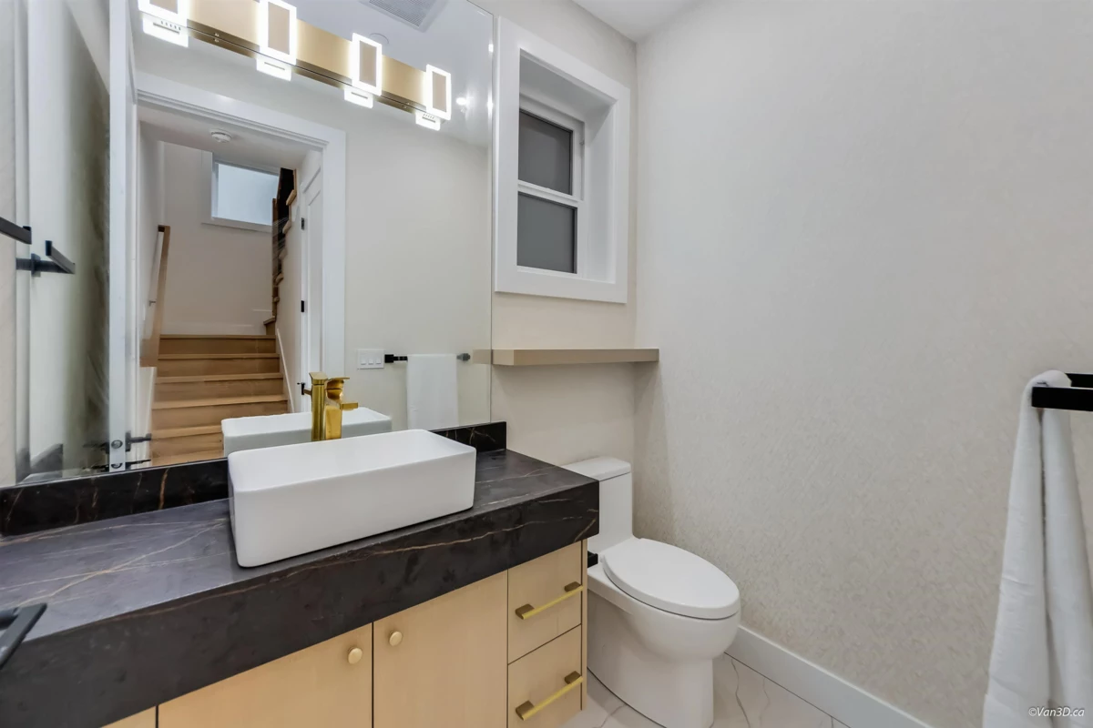 Primary Bedroom Photo of 2 150 E 51 Avenue, Vancouver, BC