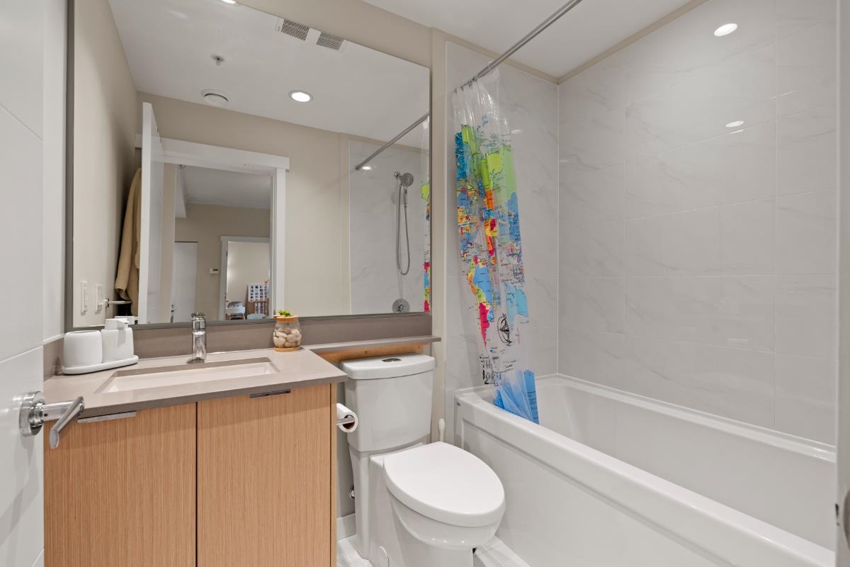 Mudroom Photo of 225 9213 Odlin Road, Richmond, BC