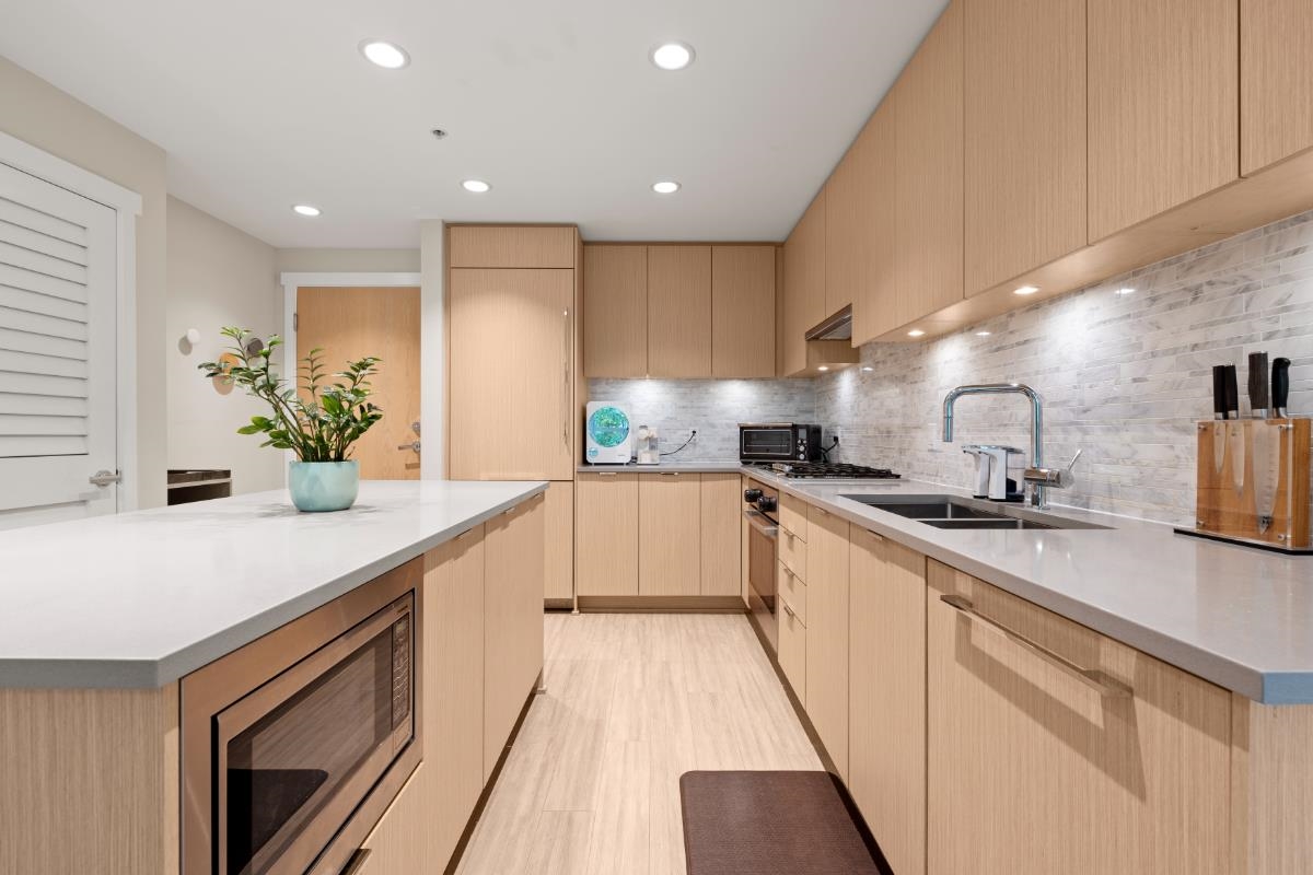 Primary Bathroom Photo of 225 9213 Odlin Road, Richmond, BC