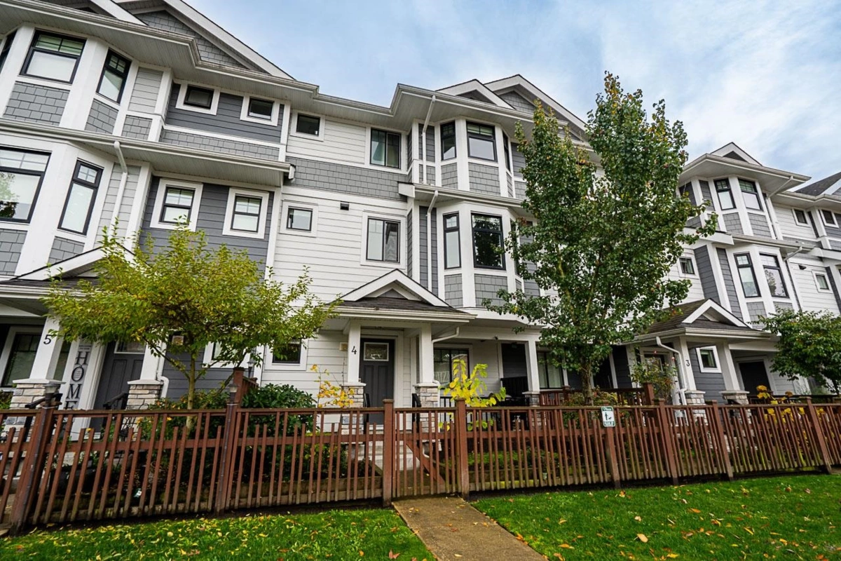 Swimming Pool Photo of 4 189 Wood Street, New Westminster, BC