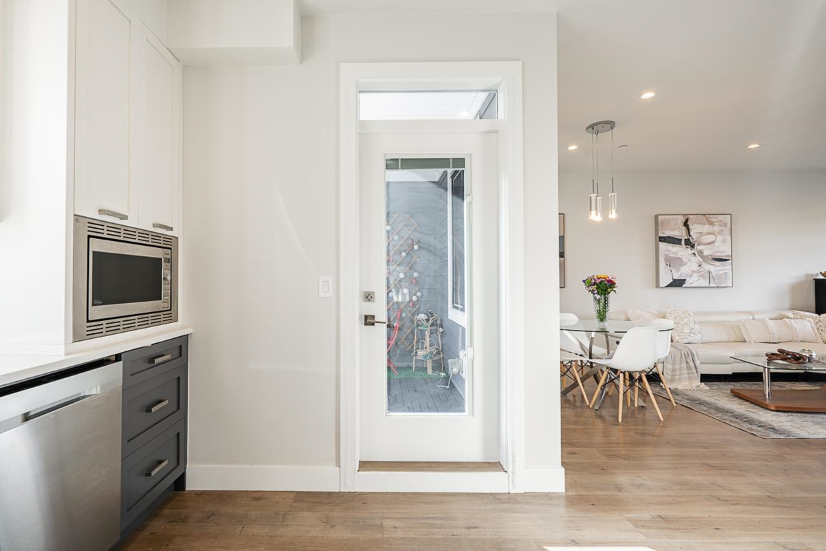 Walk-In Closet Photo of 4 189 Wood Street, New Westminster, BC